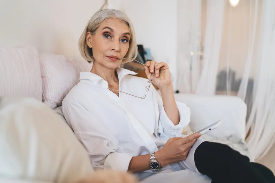 A stylish woman relaxing at home with tablet